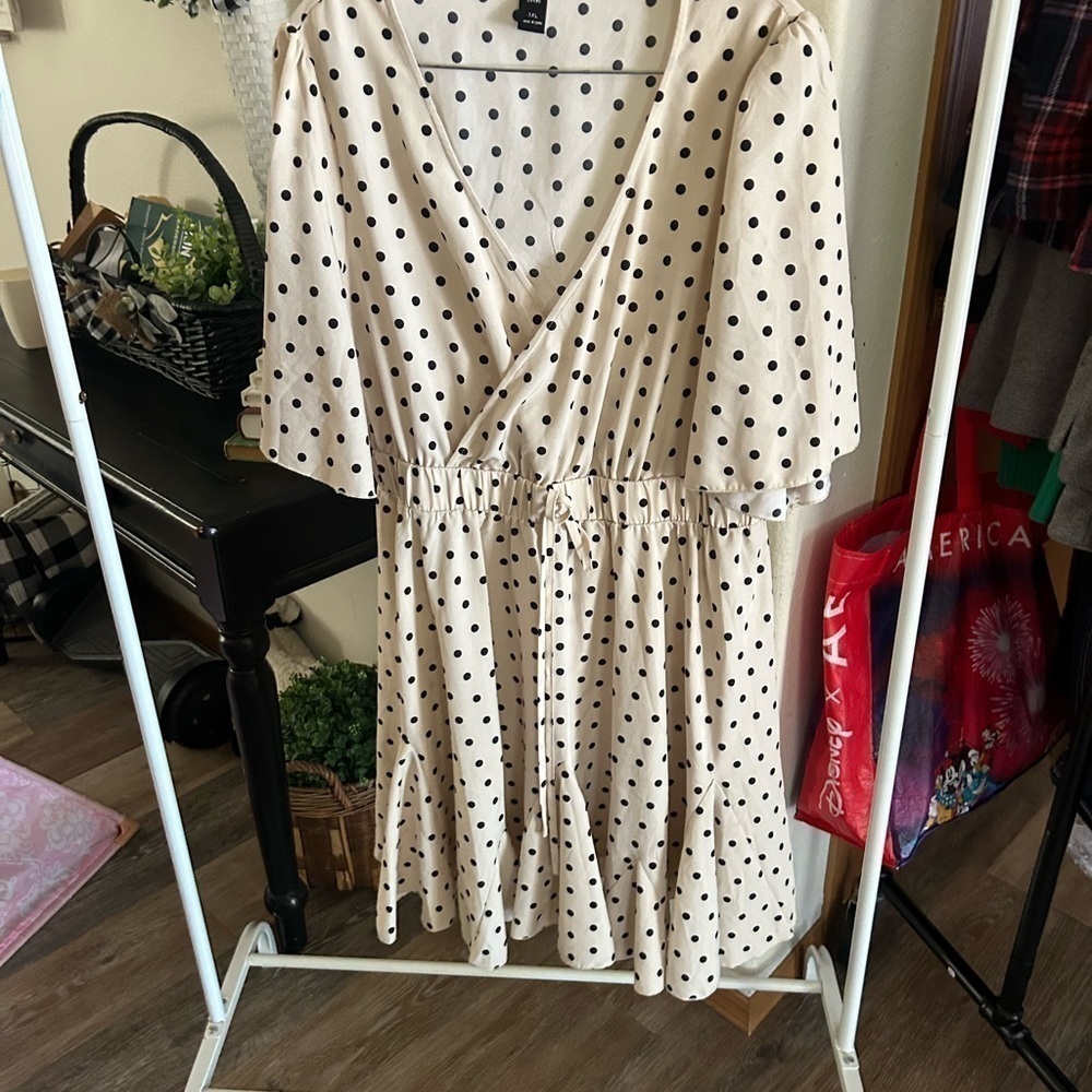 Shein 1XL cream and black pho wrap, polkadot dress flutter sleeve
